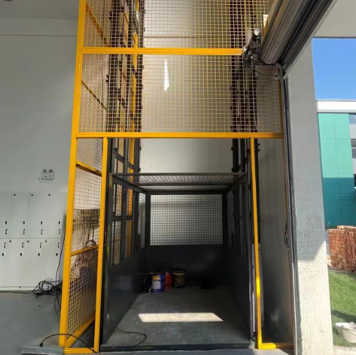 昭通导轨式升降机助力物流园破解运输难题